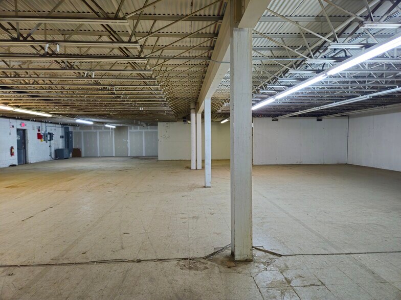 More Photos Of 4495-4499 Mall Dr, Steubenville Freestanding For Lease