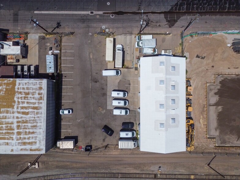 More Photos Of 811 E Jackson St, Phoenix Distribution For Sale