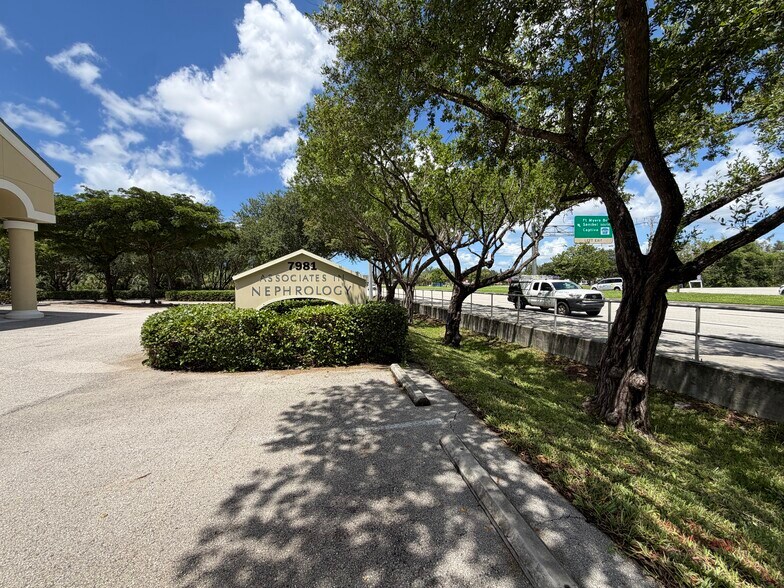 More Photos Of 7981 Gladiolus Dr, Fort Myers Medical For Sale