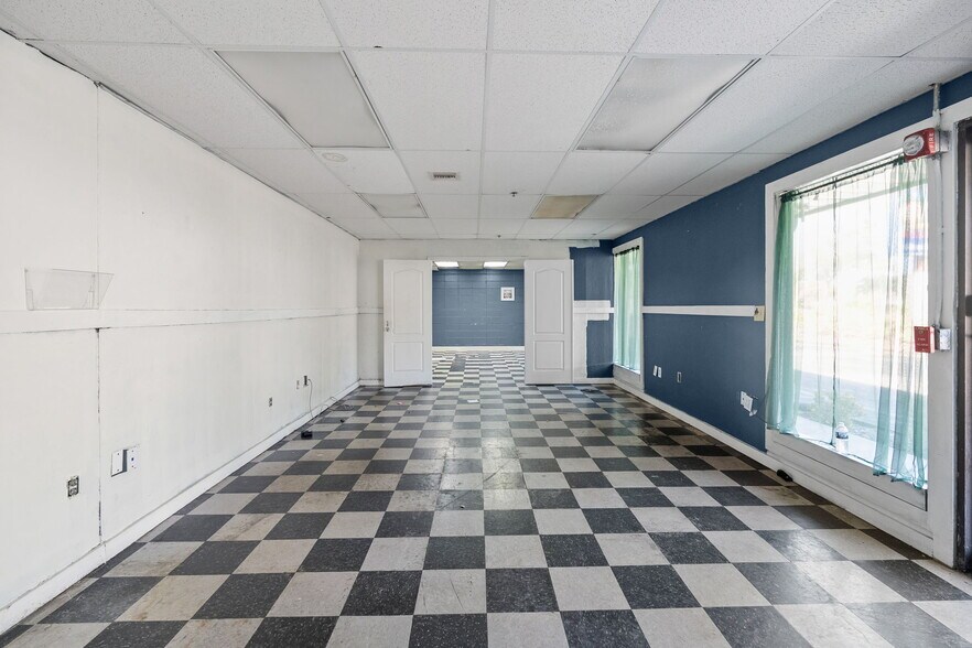 More Photos Of 2120 Collier Ave, Fort Myers Unknown For Lease