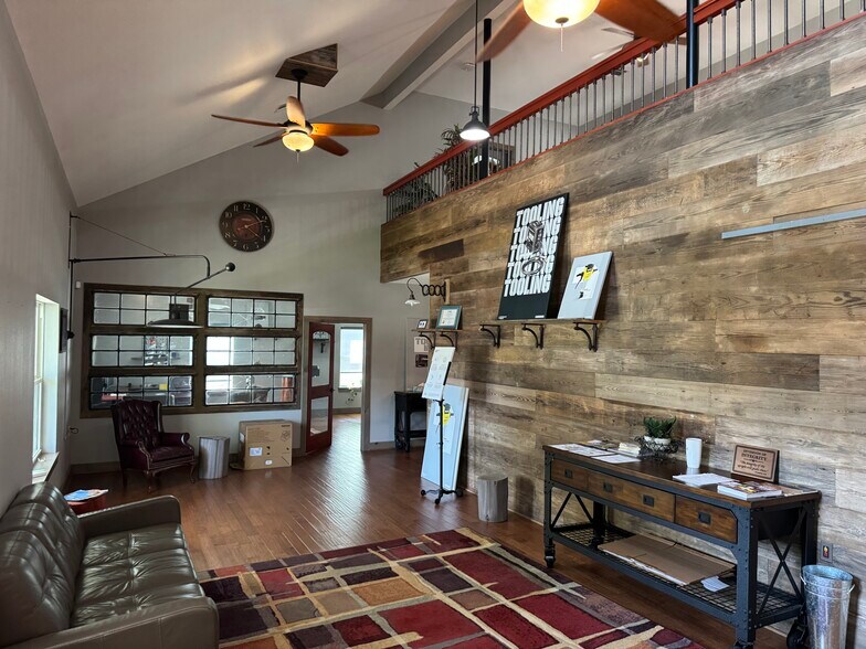 More Photos Of 520 Dallas St, League City Flex For Sale