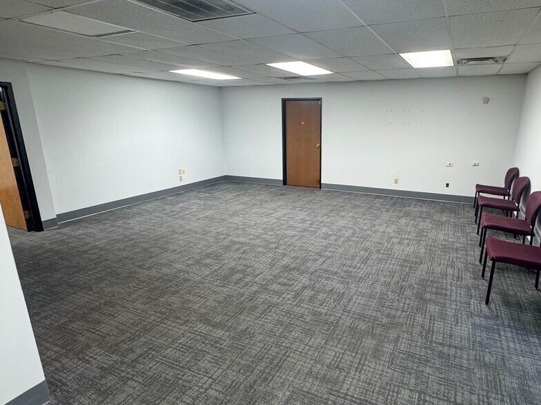 More Photos Of 5130-5159 S 94th East Ave, Tulsa Research And Development For Lease