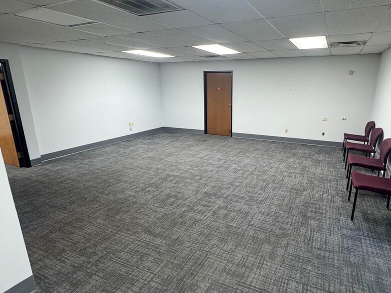 More Photos Of 5130-5159 S 94th East Ave, Tulsa Research And Development For Lease