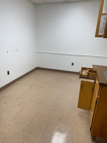 More Photos Of 1421 Narrow Lane Pky, Montgomery Coworking Space