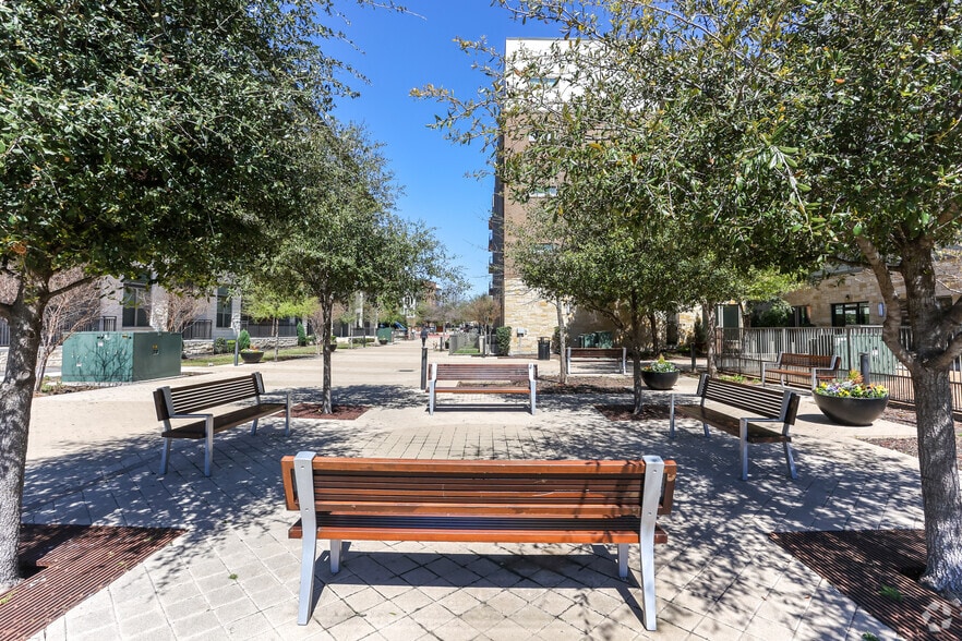 More Photos Of 4646 Amesbury Dr, Dallas Apartments For Lease