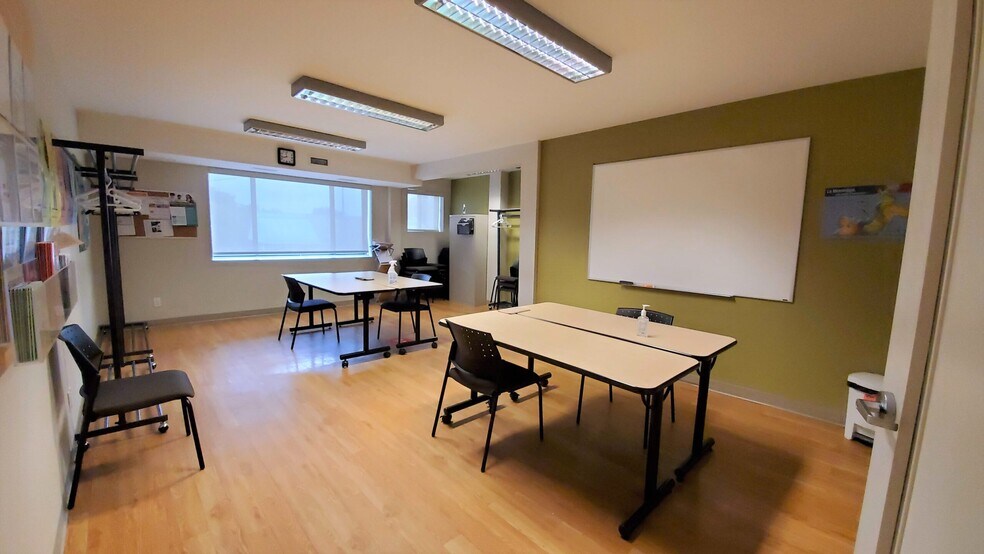 More Photos Of 3258 Grande Allée, Saint-hubert General Retail For Sale