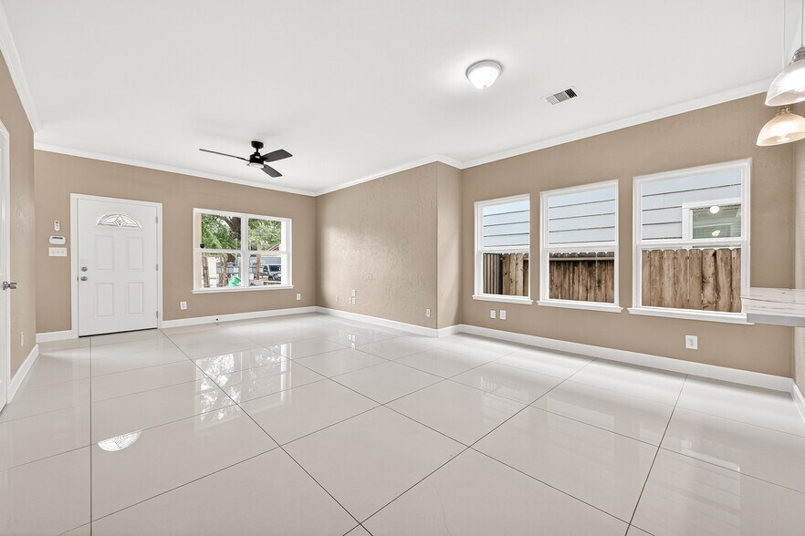 More Photos Of 14134 Packard St, Houston Specialty For Sale