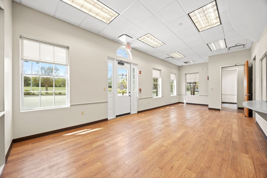 More Photos Of 105 River Oaks Dr, Southlake Medical For Sale