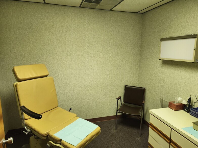 More Photos Of 429 Front St, Berea Medical For Lease