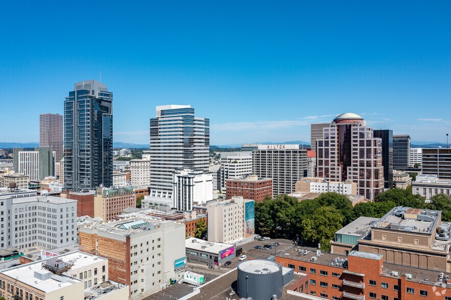 More Photos Of 1000 SW Broadway, Portland Office For Lease