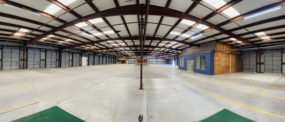 Primary Photo Of 180 Race Track Rd N, Oldsmar Warehouse For Lease