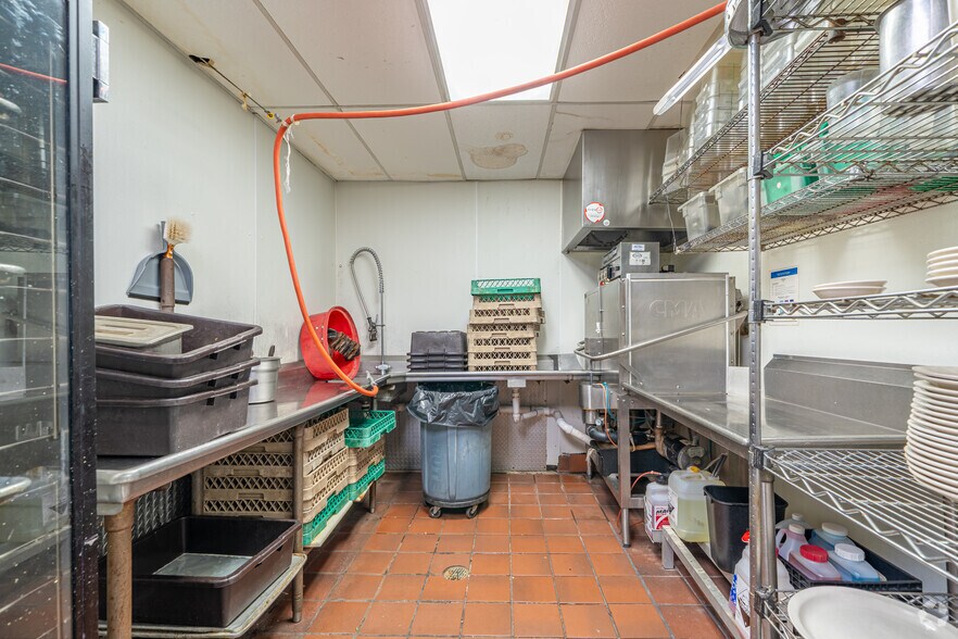 More Photos Of 7680 Grand Ave, Gurnee Restaurant For Sale