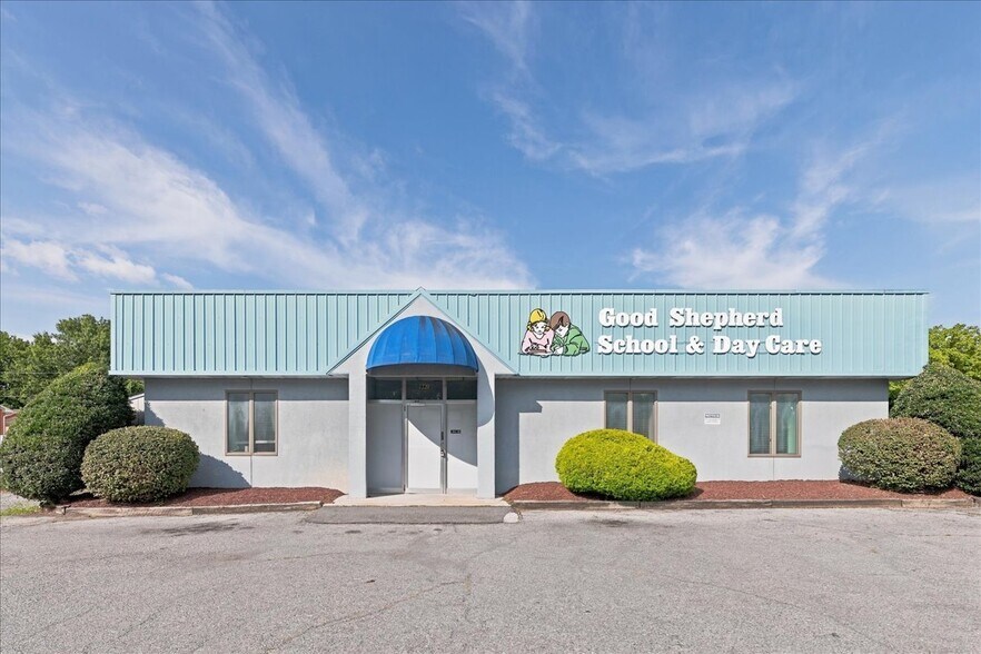 Primary Photo Of 991 Chicago Ave, Harrisonburg Flex For Sale
