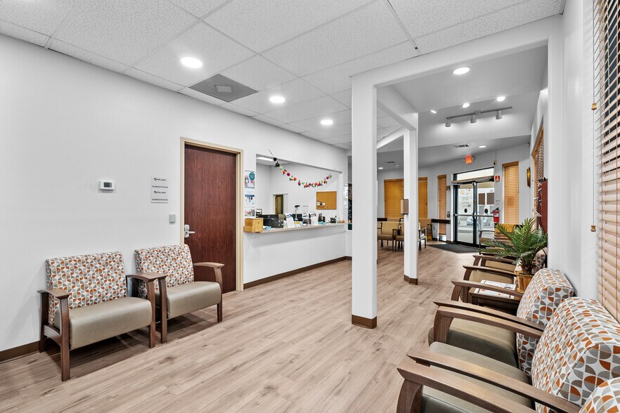 More Photos Of 10611 W Fairmont Pky, La Porte Medical For Lease