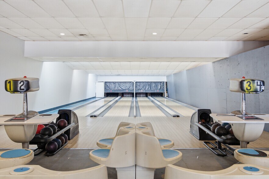 More Photos Of 28400 Stallion Springs Dr, Tehachapi Sports And Entertainment For Lease