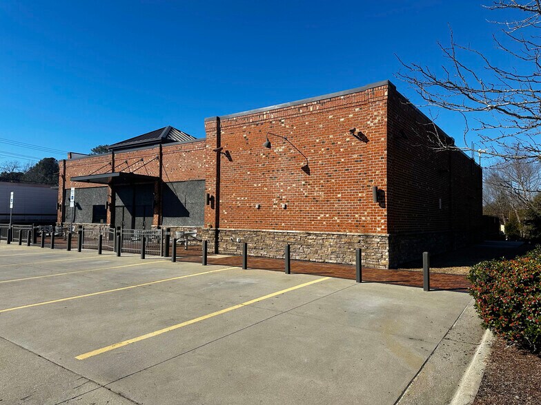 More Photos Of 1690 Benvenue Rd, Rocky Mount Freestanding For Sale