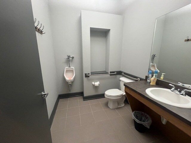 More Photos Of 5963 Kentshire Dr, Kettering Medical For Lease