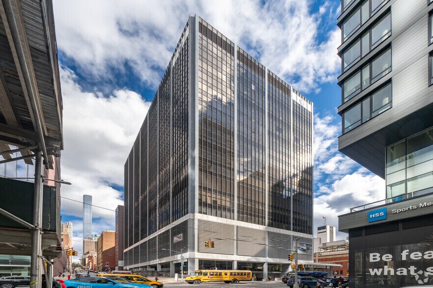 More Photos Of 555 W 57th St, New York Office For Lease