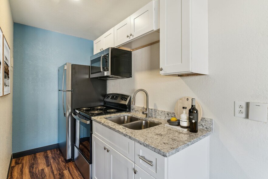 More Photos Of 2425 Atrium Way, Nashville Apartments For Sale