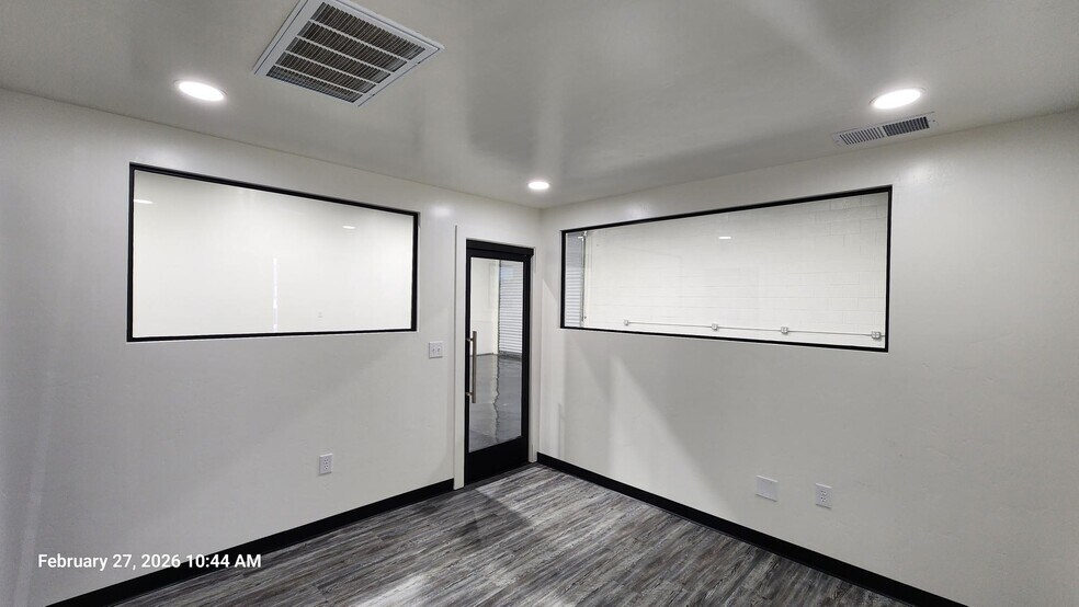 More Photos Of 1119-1121 Brookhaven Dr, Clovis Warehouse For Lease