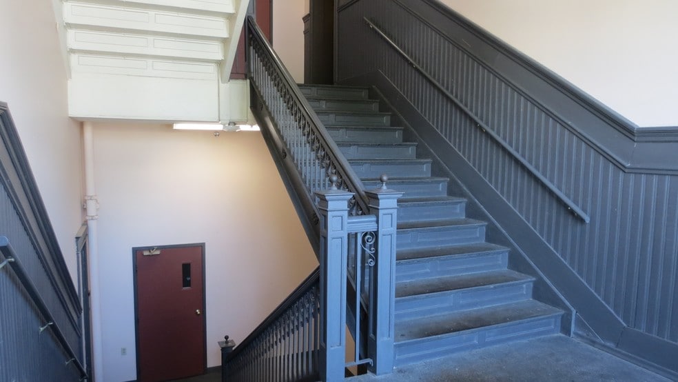 More Photos Of 19 Wood St, Lewiston Apartments For Sale