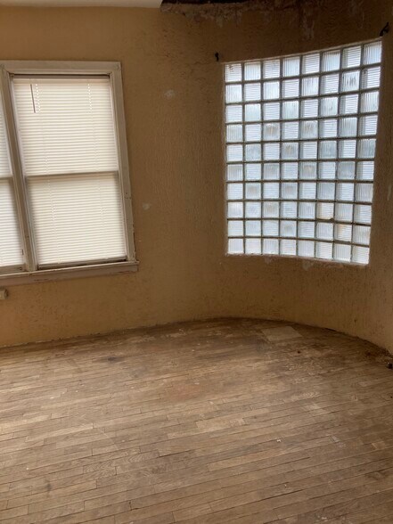 More Photos Of 202 S Hoy St, Buffalo Hotel For Sale