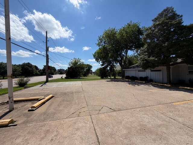 More Photos Of 5401 E 71st St, Tulsa Office For Lease
