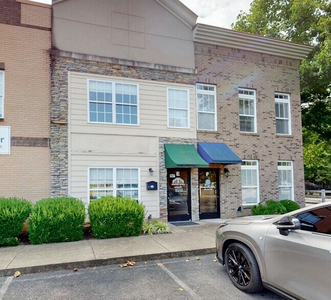 More Photos Of 239 Veterans Pky, Murfreesboro Office For Sale