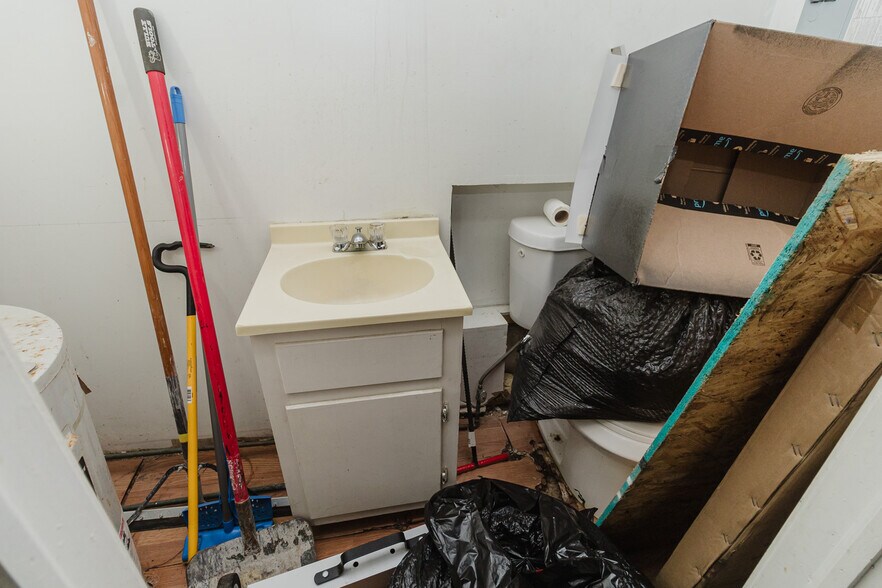 More Photos Of 3117 E 13th St, Wichita Freestanding For Sale
