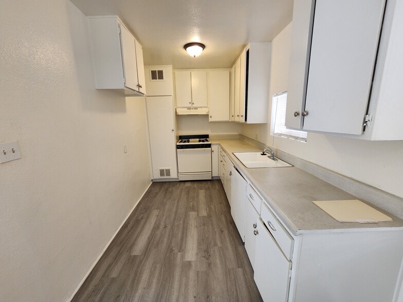 More Photos Of 526-534 W 47th St, Los Angeles Apartments For Sale