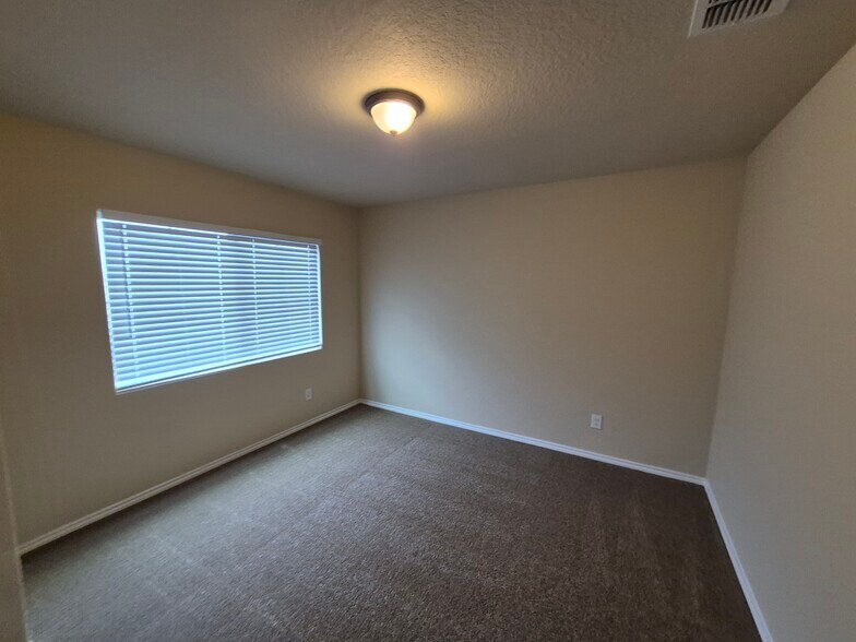 More Photos Of 8710 Vista de Nubes, Converse Apartments For Sale