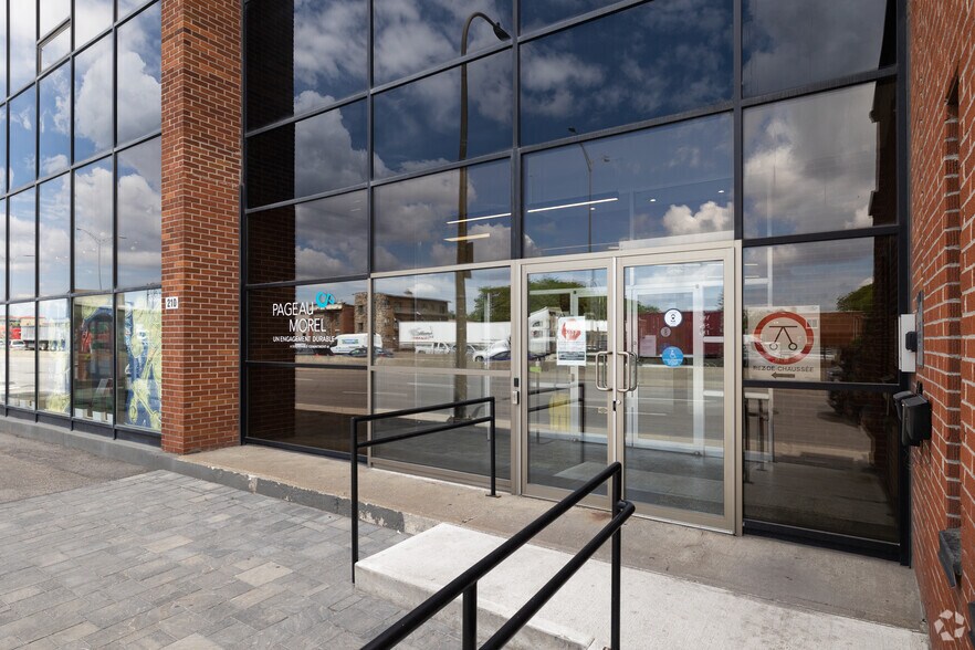 More Photos Of 200-220 Boul Crémazie O, Montréal Office For Lease