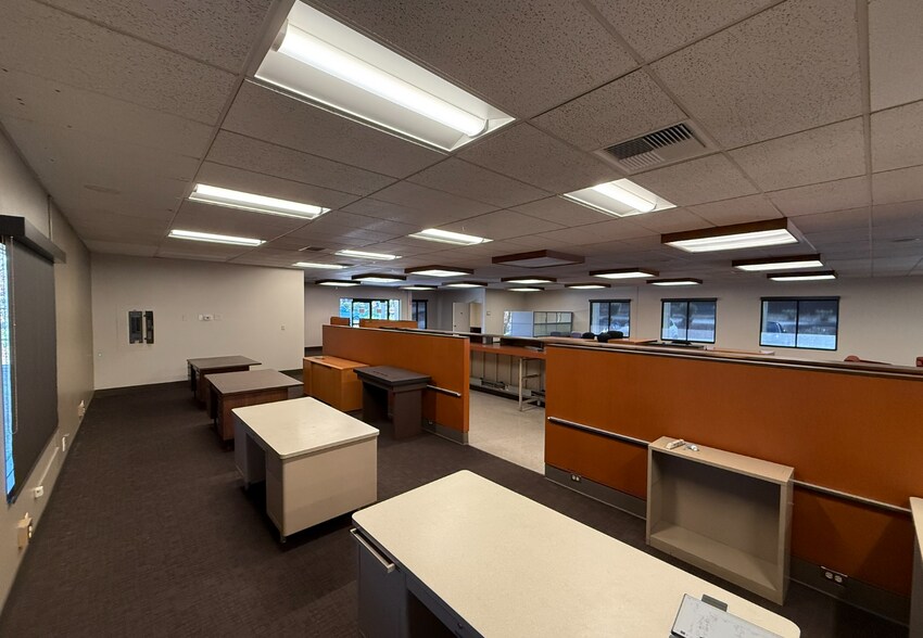 More Photos Of 2933 The Villages Pky, San Jose Bank For Lease