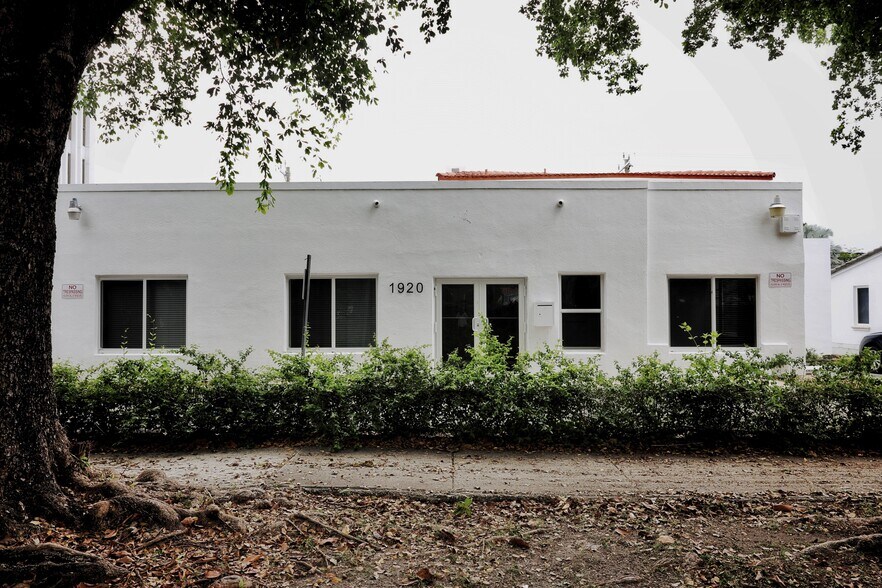 More Photos Of 1920 SW 22nd St, Miami Medical For Lease