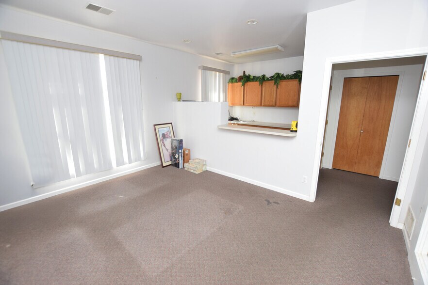 More Photos Of 401 Garland St, Flint Office For Sale