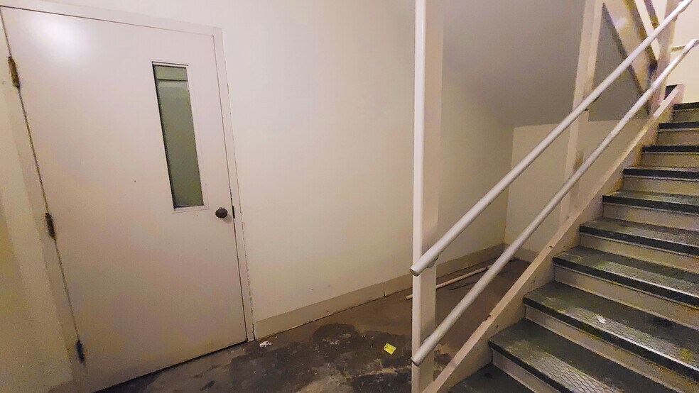 More Photos Of 710 W 8th St, Fort Scott Office For Sale