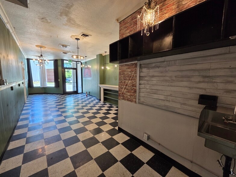 More Photos Of 960-990 Commercial St SE, Salem Storefront For Lease