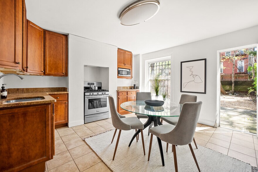 More Photos Of 142A Putnam Ave, Brooklyn Apartments For Sale