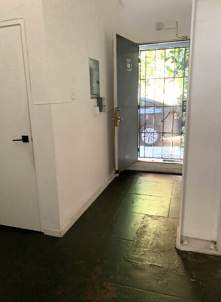 More Photos Of 3208 W Sunset Blvd, Los Angeles Apartments For Lease