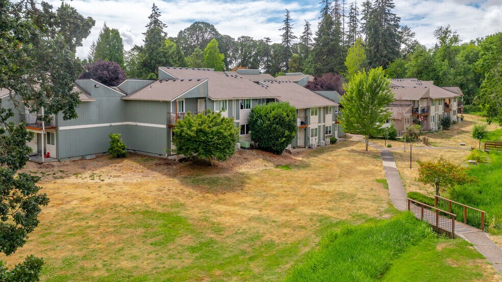 More Photos Of 2048 NE Highway 99W, McMinnville Apartments For Sale
