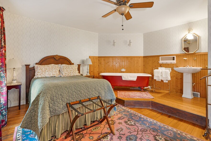 More Photos Of 1186 Old Us Hwy 70 W, Black Mountain Hospitality For Sale