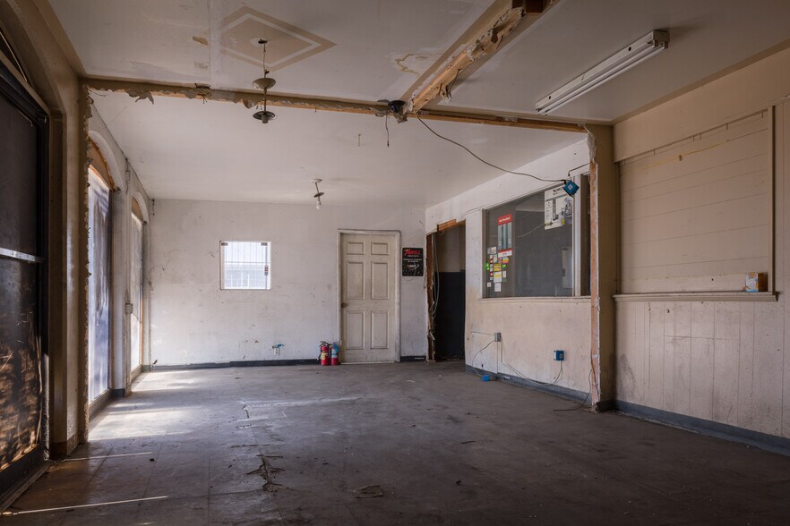 More Photos Of 2433 S Broadway Pl, Santa Ana Auto Salvage Facility For Sale