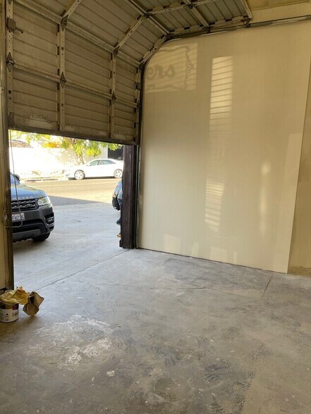 More Photos Of 7643 Foothill Blvd, Tujunga Storefront For Lease