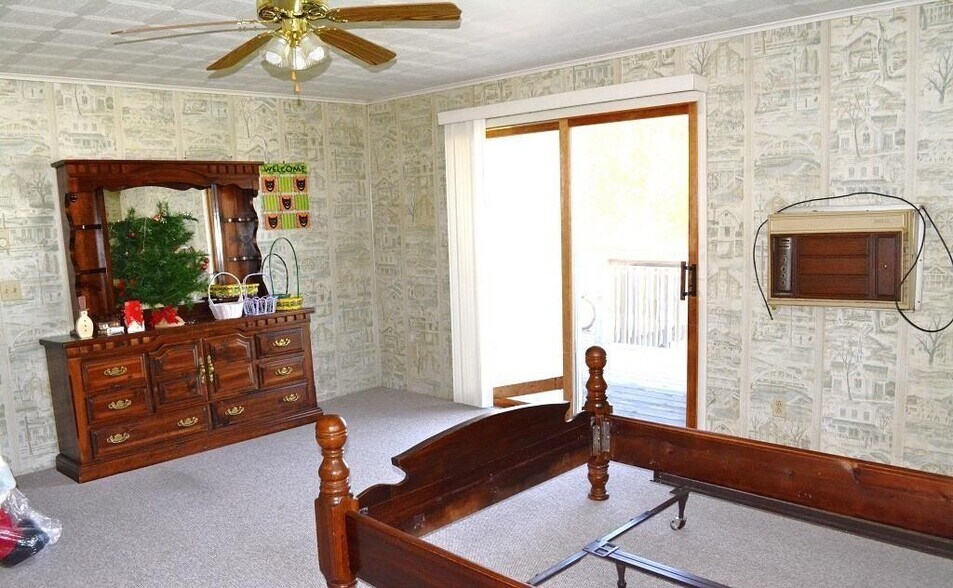 More Photos Of 8036 N Clare Ave, Harrison Convenience Store For Sale