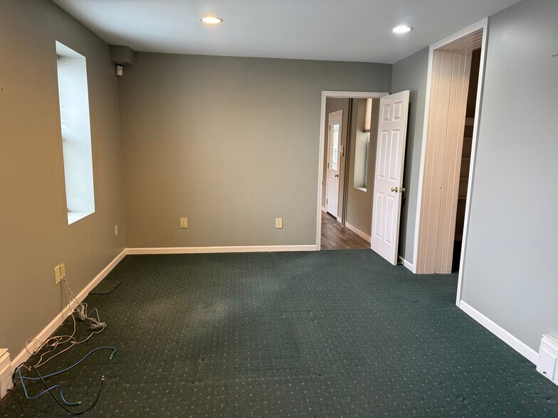 More Photos Of 38 E Lancaster Ave, Shillington Office For Lease