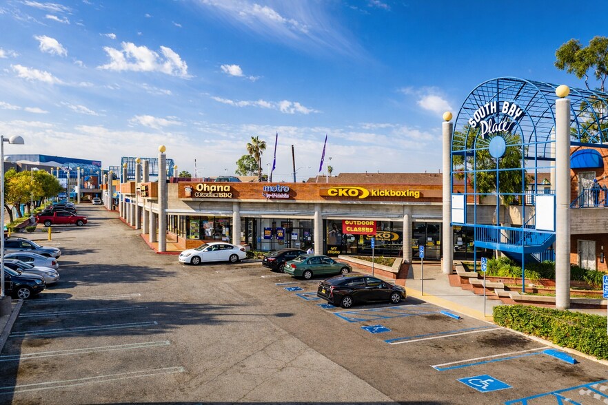 More Photos Of 4401-4453 Redondo Beach Blvd, Lawndale Unknown For Lease