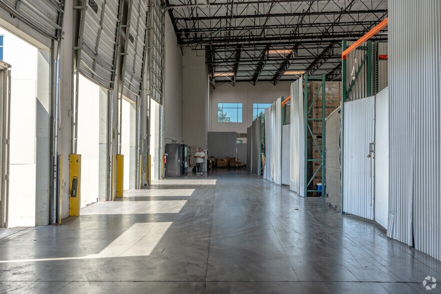 More Photos Of 14600 Innovation Dr, Riverside Warehouse For Lease