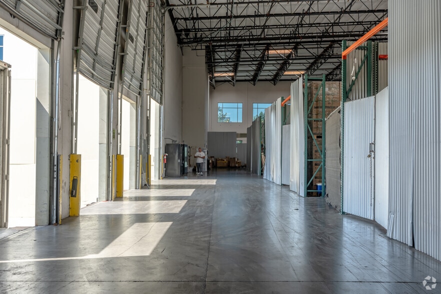 More Photos Of 14600 Innovation Dr, Riverside Warehouse For Lease