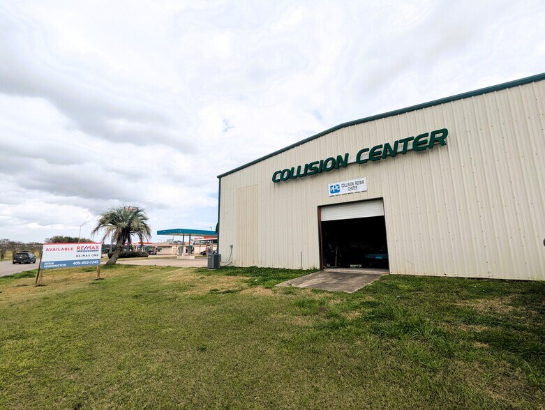 More Photos Of 5320 W Parkway St, Groves Industrial For Sale