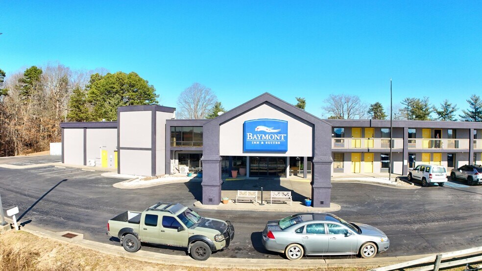 Primary Photo Of 2075 Highway 192 W, London Hotel For Sale